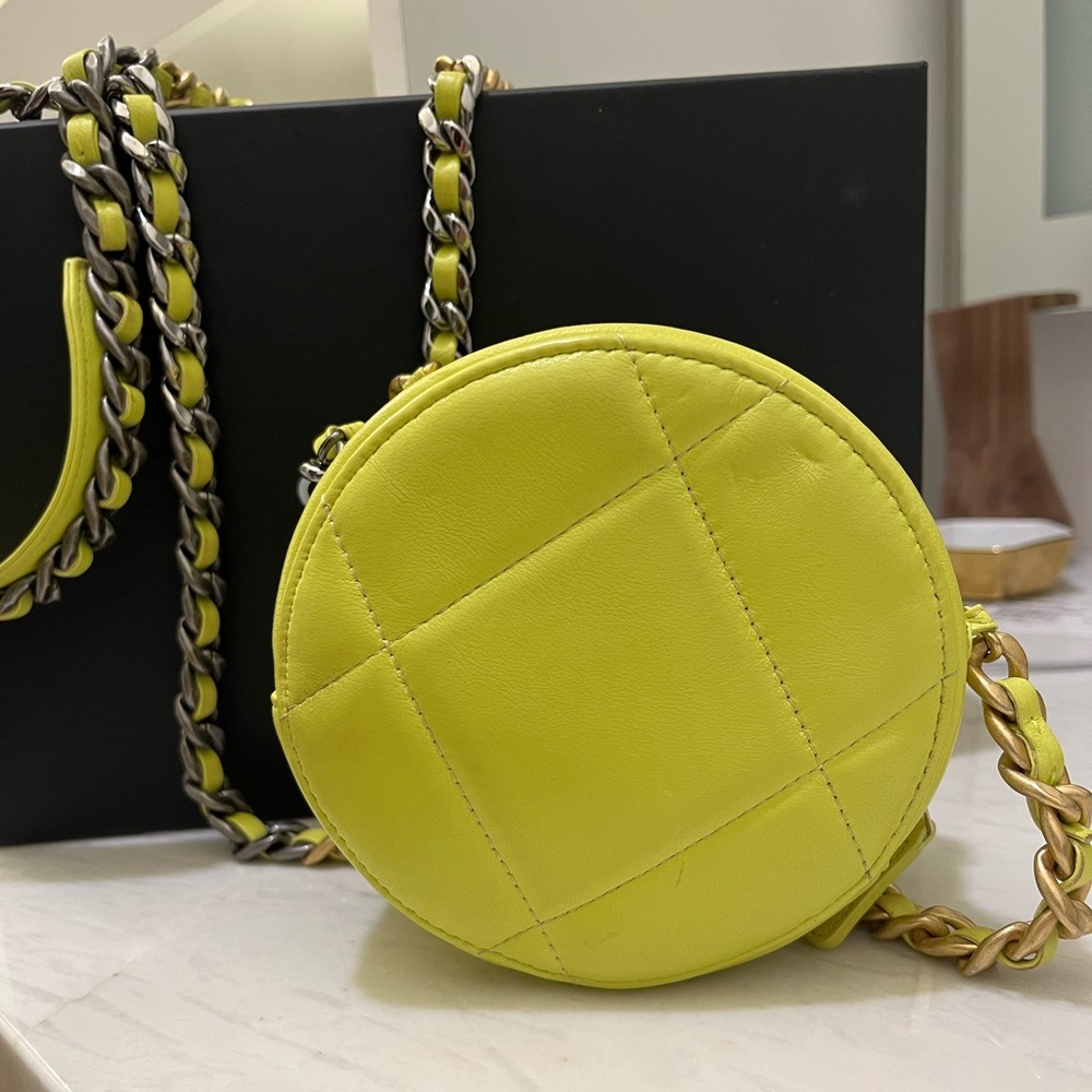 Chanel Round 19 Clutch - Picture 2 of 6